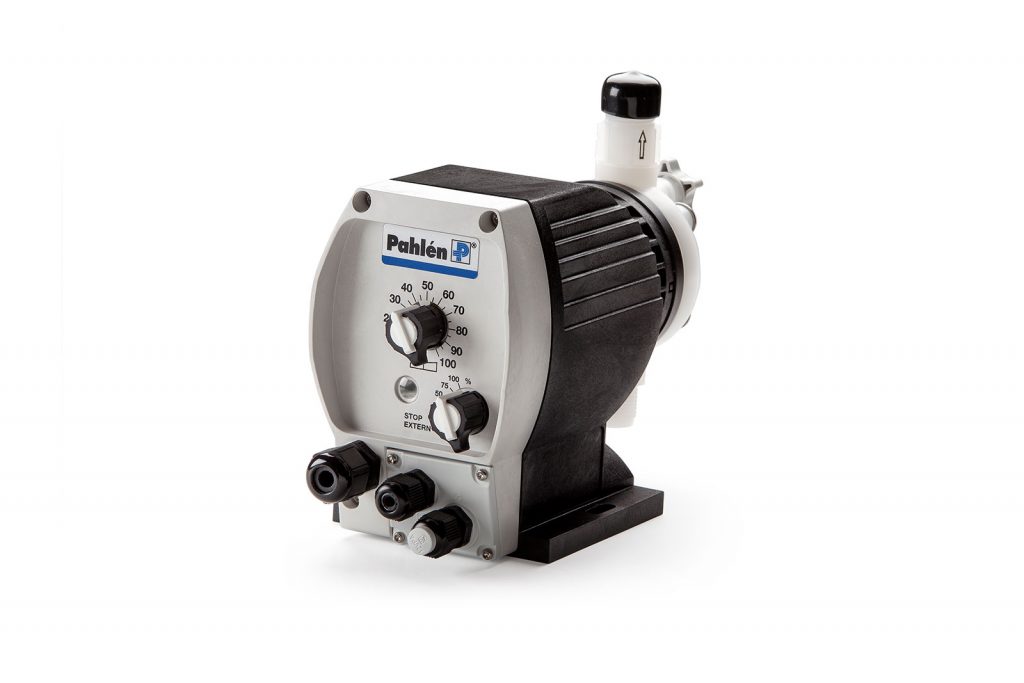 Dosing pumps for injecting liquide chlorine or pHregulating agents.